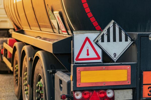 Transporte de mercancías peligrosas en Europa: todo lo que necesitas saber